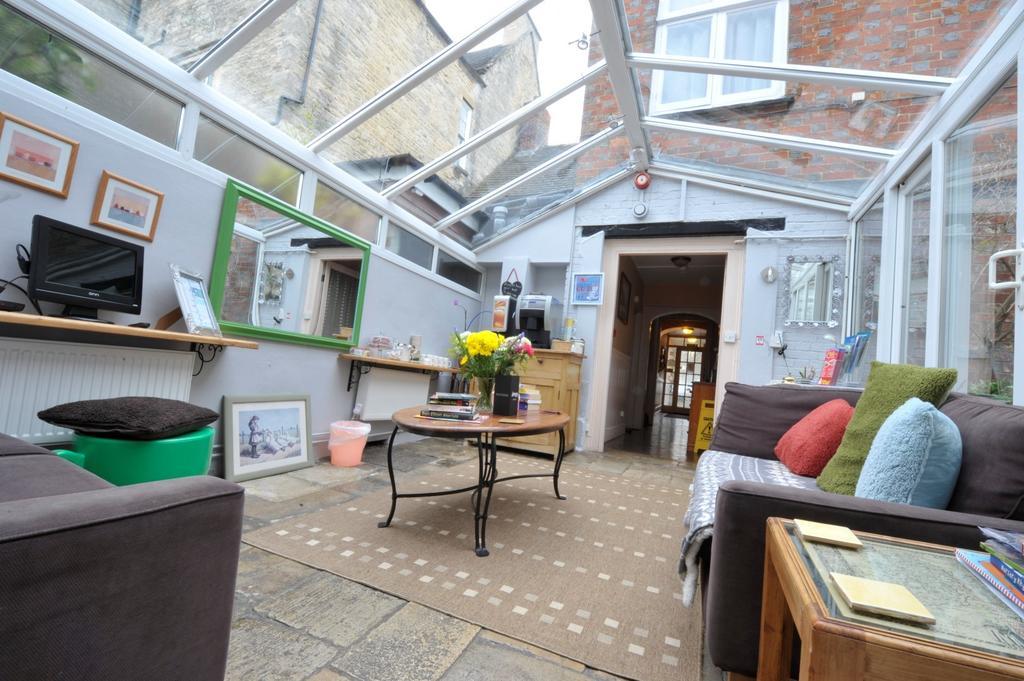 The Witney Guest House Екстериор снимка